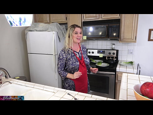 ❤️ Stepmom u munghje in cucina prima di a so data ️ Super porn à noi ❌️